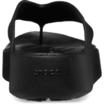 crocs_2e8b1a16-5116-4582-8092-bc5d3daf59ab
